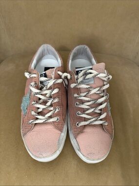 Golden Goose-Style Pink Low-Top Sneakers with Star Detail